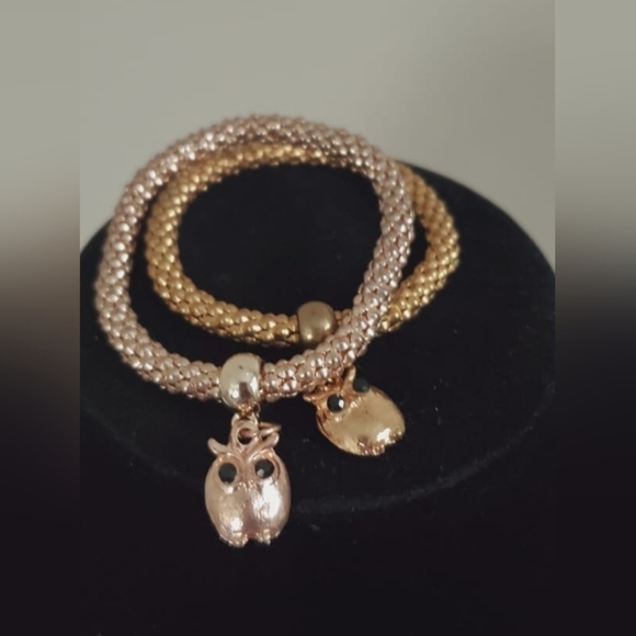 Gold Tone Wooven Wide Chain  Vermeil Bracelet. 🌴 - Picture 5 of 7